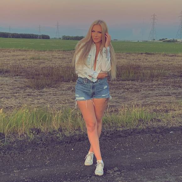 Meet your Posher, Megan - Picture 1 of 1